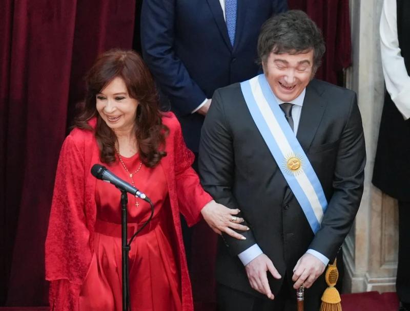 Cristina Kirchner le respondió a Javier Milei y se desligó de Edgardo Kueider: 